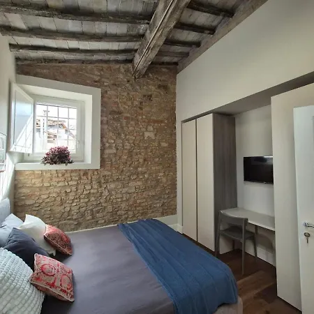 Daire Il Parione Luxury With View,